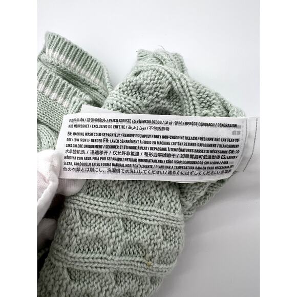 ABERCROMBIE & FITCH Muted Seafoam Green V-Neck Cable Sweater Vest (Woman: Small) - Picture 13 of 14